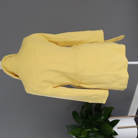 Beautiful bright yellow jacket - Picture 3 of 13